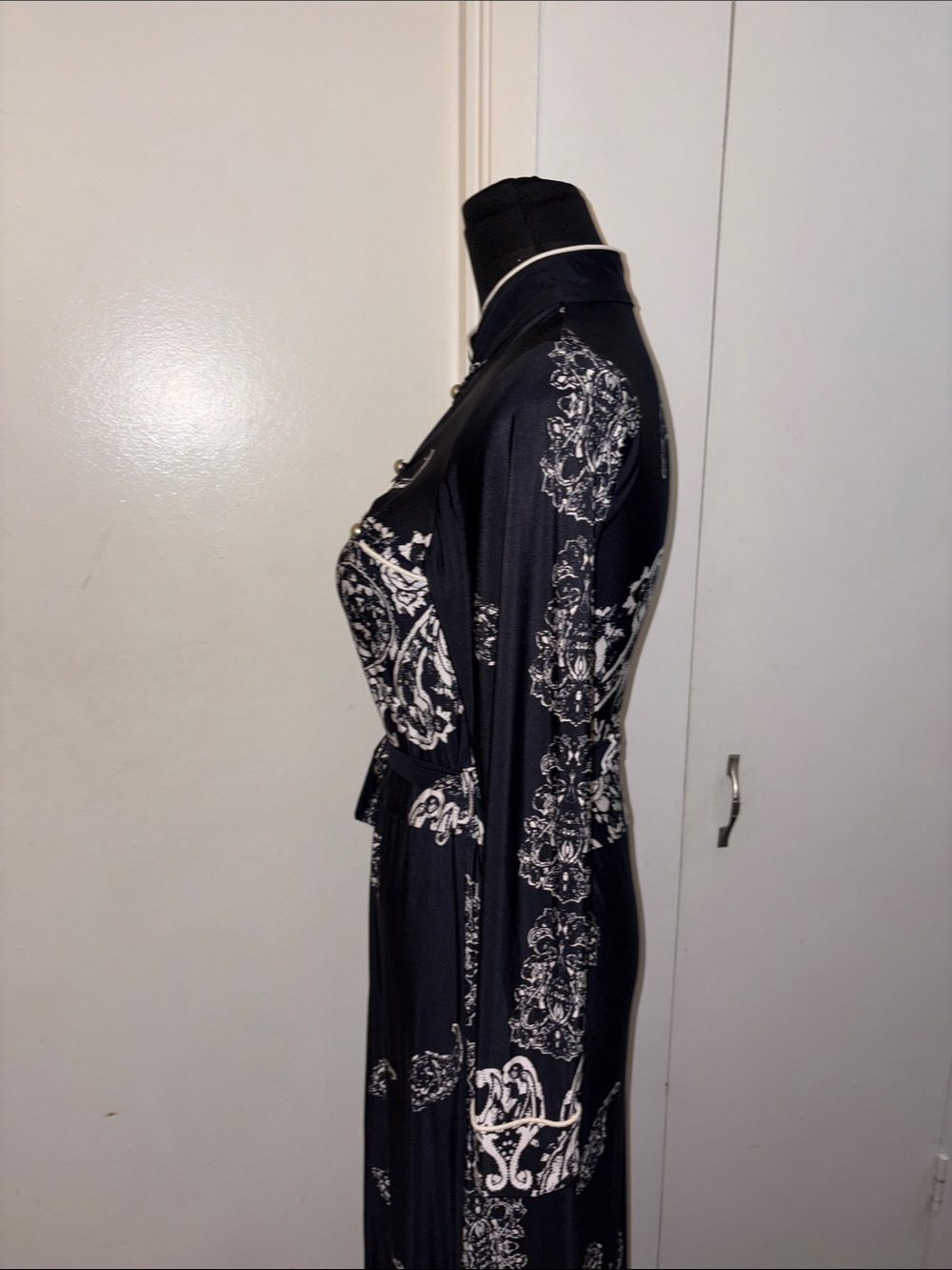 Elegant Black & Cream Paisley Wrap Dress - Picture 6 of 7